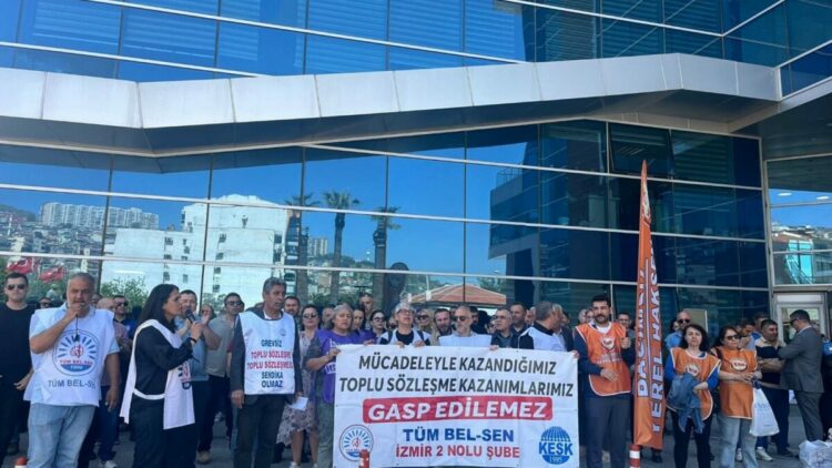 Bayraklı Belediyesi'nde memurlar eylemde