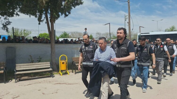 Halfeti Belediyesi'nde 'yolsuzluk' operasyonunda 46 şüpheli adliyede