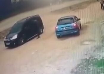 Hafif ticari aracıyla husumetlisine çarpıp ağır yaraladı; o anlar kamerada