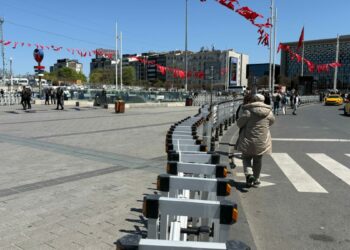 Taksim metro istasyonu ikinci bir duyuruya kadar kapatıldı
