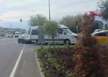 Diyarbakır’da minibüs ile hafif ticari araç çarpıştı: 5 yaralı