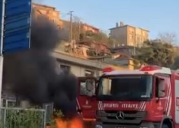 Beykoz’da seyir halindeki otomobil alev alev yandı