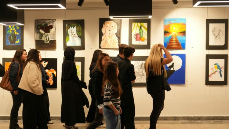 Genç sanatçılara eserlerini ücretsiz sergileme imkanı