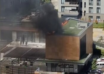 Küçükçekmece'de okul inşaatında yangın paniği