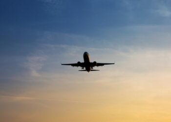 İran'dan bazı ülkelere uçak seferleri yeniden başladı