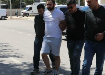 Kız arkadaşının eski eşini bıçaklayarak öldürdü