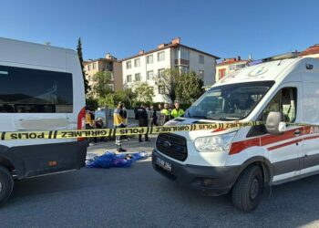 Servis minibüsünün çarptığı çocuk hayatını kaybetti