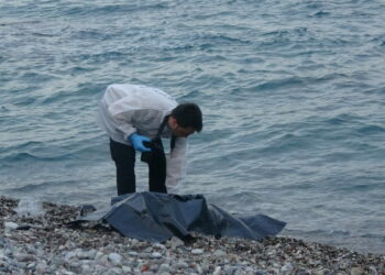 Denize girdi, saatler sonra cansız bedeni bulundu