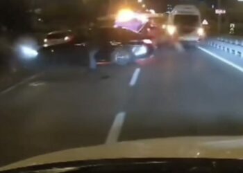 Maltepe'de dört aracın karıştığı zincirleme kaza: 1'i ağır 4 yaralı