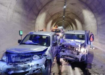 Artvin’de hafif ticari araç ile kamyonet çarpıştı; 7 yaralı