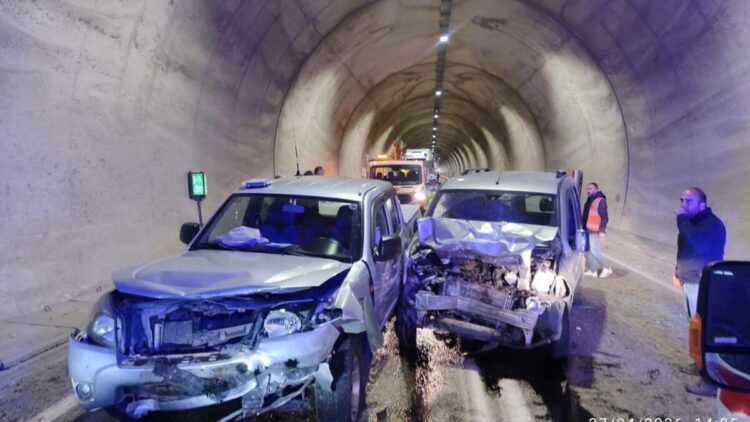 Artvin’de hafif ticari araç ile kamyonet çarpıştı; 7 yaralı