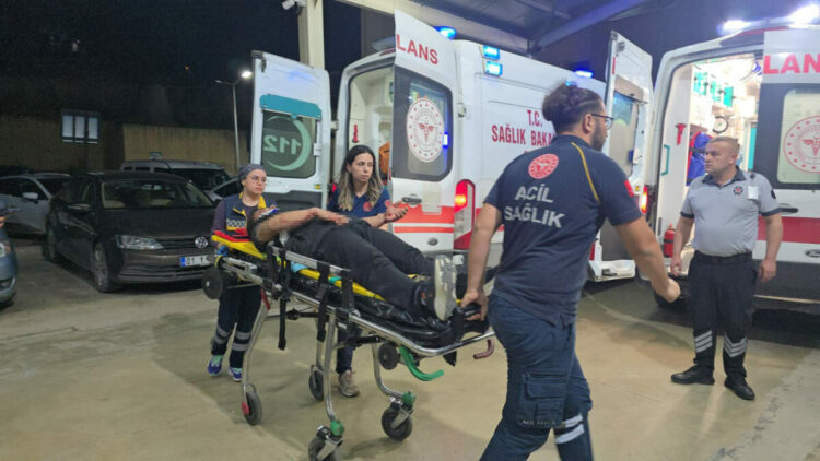 Adana’da iki otomobil çarpıştı: 4 Yaralı