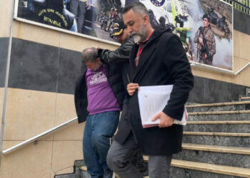 Üsküdar'da telefonda kendisini polis olarak tanıtıp dolandırıcılık yapan 2 şüpheli yakalandı