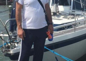 11 yıldır yurt dışında baktıkları köpekleri Zonguldak'ta otomobil çarpması ile öldü; mezar yaptırdılar