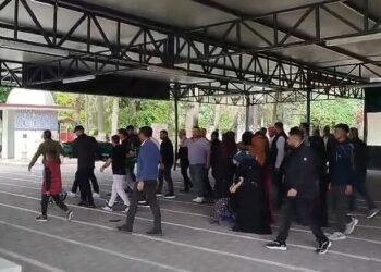 Babasının kullandığı minibüsün altında kalan Salih toprağa verildi