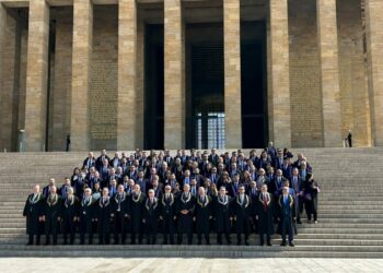 Anayasa Mahkemesi heyeti, Anıtkabir'i ziyaret etti