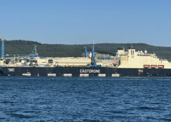 Boru döşeme gemisi, Çanakkale Boğazı'ndan geçti