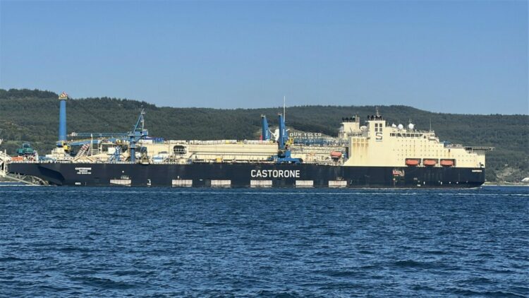 Boru döşeme gemisi, Çanakkale Boğazı'ndan geçti