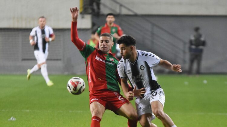 Altay'da Emre'den profesyonel imza