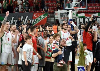 Karşıyaka'nın potada önünde iki final kaldı