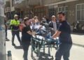 Yayaya çarpmamak için manevra yaptı, motosikleti devrilince yaralandı
