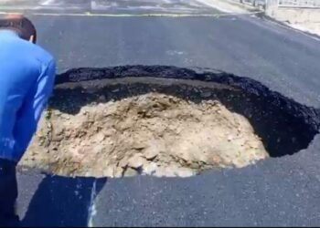 Çökme sonrası onarılan yolda çukur oluştu