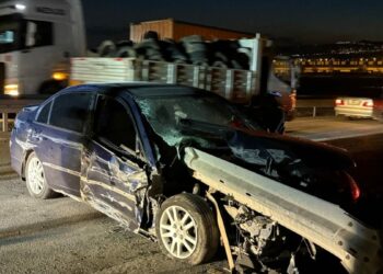 Kayseri’de otomobil bariyerlere saplandı: 1 ağır yaralı