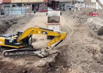 İnşaat temel kazısı sırasında doğal gaz borusu patladı