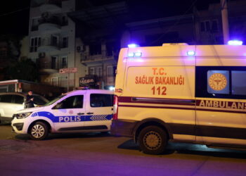 İzmir’de evde çıkan yangında baba öldü, oğlu entübe edildi