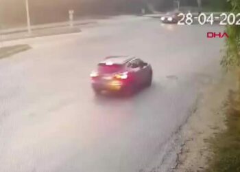 Minibüsle otomobil çarpıştı: 4 yaralı