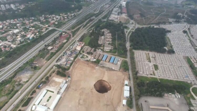 Hatay'da oluşan obruğun çapı büyüdü