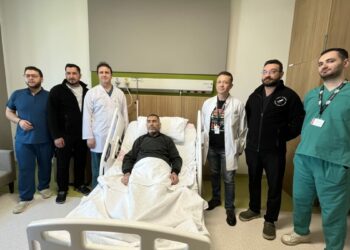 Karın ağrısı ve şişkinlik şikayetiyle hastaneye gitti; 8 kiloluk böbreği ameliyatla alındı