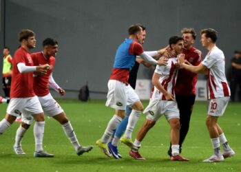 Ayvalıkgücü finallerin takımı