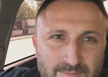 Ormanda kesilen ağaç, kamyonetin üzerine devrildi; 1 ölü, 2 yaralı