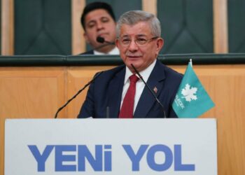 Davutoğlu: Toplumsal barışa imza atalım