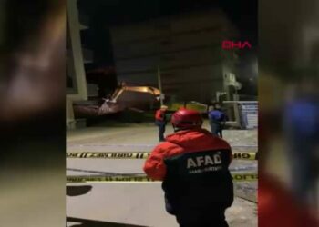 Temel kazısında toprak kaydı; 5 katlı apartman tahliye edildi