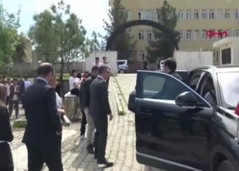 Vali Ekici Silopi’de öğrencilerin bilim çalışmalarını inceledi