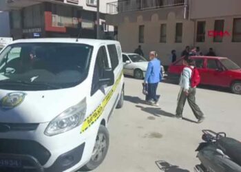 Yolda bırakılan çantadaki altınlar çalındı