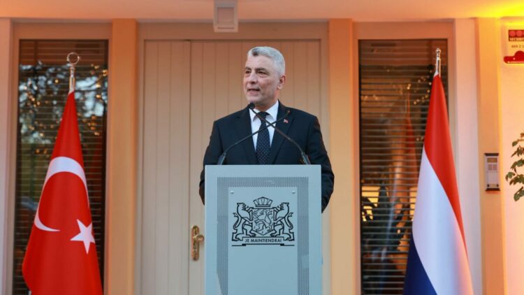 Bakan Bolat: Hollanda Türkiye'deki yatırımlarda 32 milyar dolarla birinci sırada