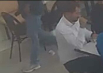 Kafe sahibi, işletmede bulduğu 7 bin lirayı sahibine teslim etti