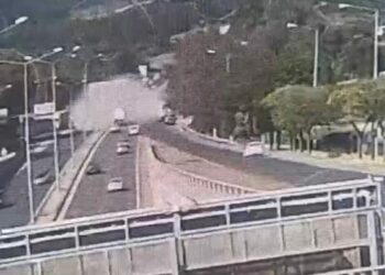 İzmir'de freni boşalan TIR, 9 araca çarptı: 3 ölü, 1’si polis 4 yaralı