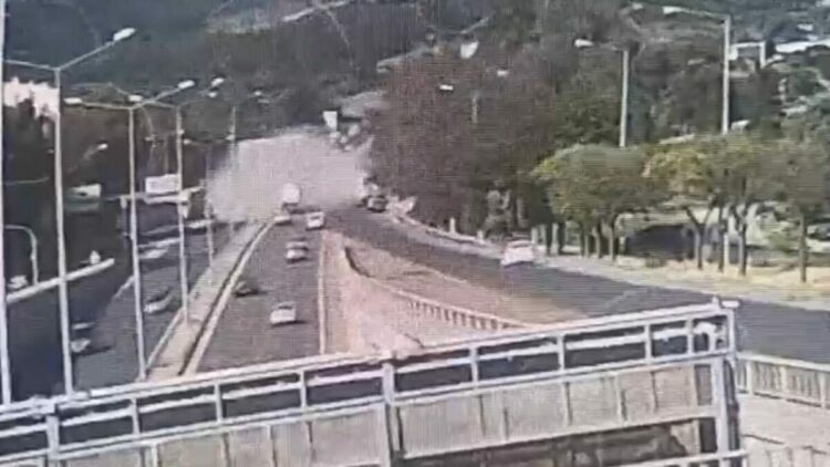 İzmir'de freni boşalan TIR, 9 araca çarptı: 3 ölü, 1’si polis 4 yaralı