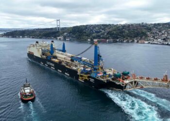 İstanbul Boğazı'nda gemi trafiği çift yönlü askıya alındı