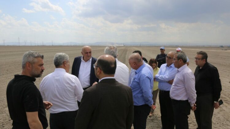 Erkoyuncu, pancar ekimine katıldı
