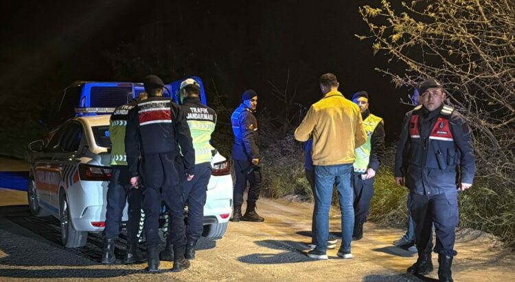 'Dur' ihtarına uymayan ehliyetsiz sürücüye 400 bin TL ceza