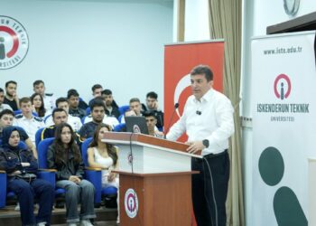 Prof. Dr. Murat Yalçıntaş, İskenderun Teknik Üniversitesi'nde gençlerle bir araya geldi