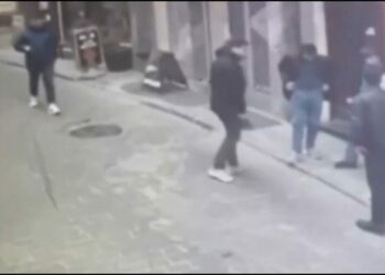Taksim’de evden cep telefonu çalan 3 şüpheli yakalandı