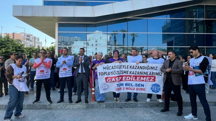 Bayraklı Belediyesi'nde memurların eylemi sürüyor