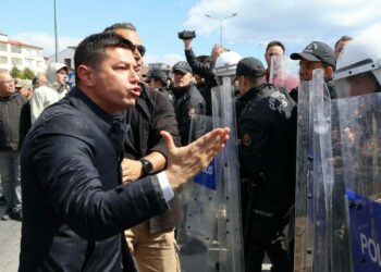 Polise saldırdığı öne sürülen belediye başkanına 5 ay hapis