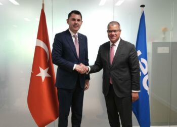 Bakan Kurum, COP26 Başkanı Sharma ile görüştü